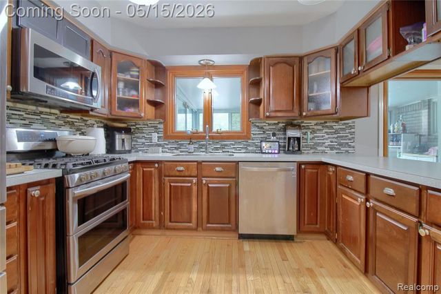 30256 Brookview Drive, Livonia, MI 48152