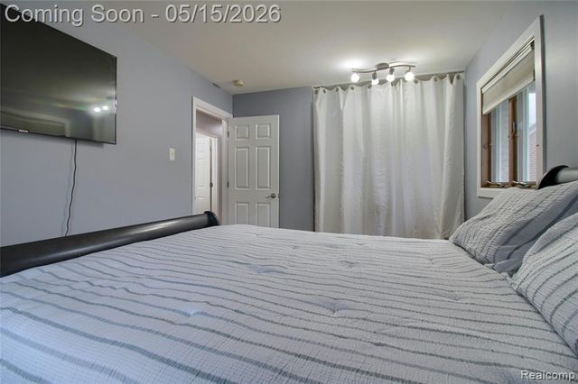 30256 Brookview Drive, Livonia, MI 48152
