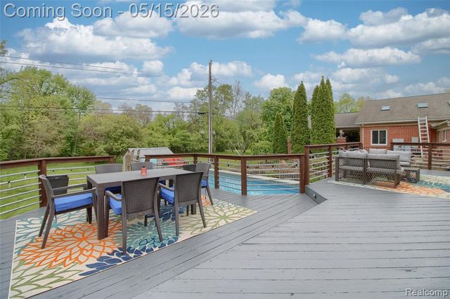 30256 Brookview Drive, Livonia, MI 48152