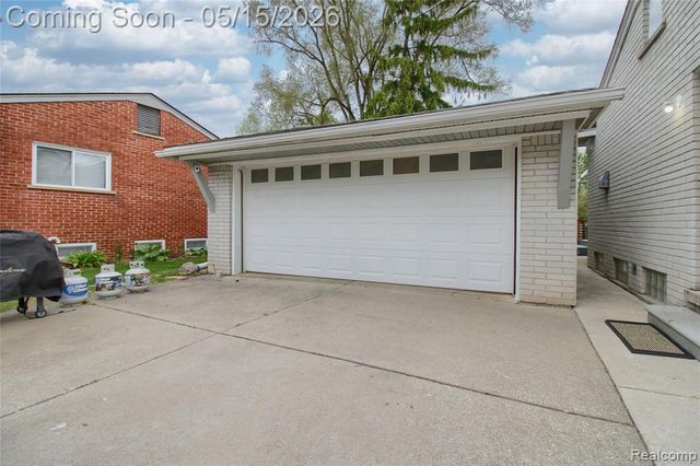 30256 Brookview Drive, Livonia, MI 48152
