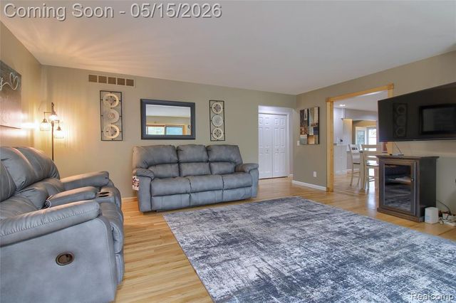 30256 Brookview Drive, Livonia, MI 48152