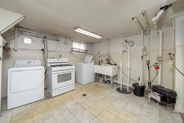 2439 Ernst Street, Franklin Park, IL 60131