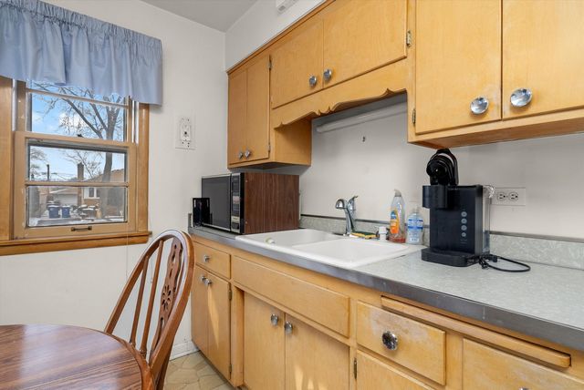 2439 Ernst Street, Franklin Park, IL 60131