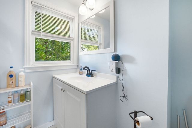51 Mechanic St, Bellingham, MA 02019