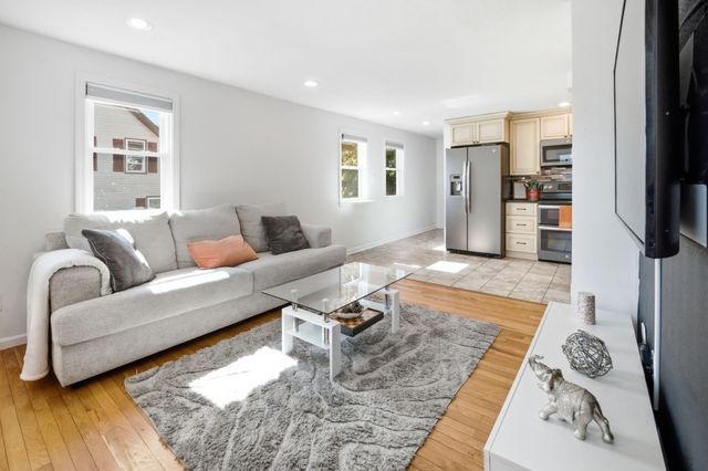 51 Mechanic St, Bellingham, MA 02019