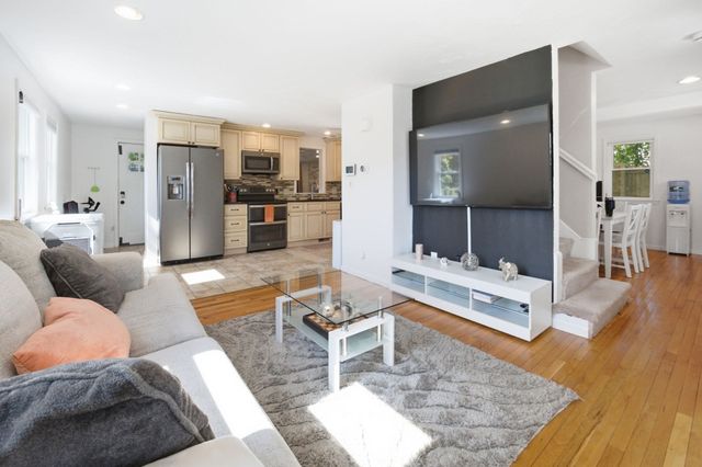 51 Mechanic St, Bellingham, MA 02019