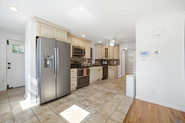51 Mechanic St, Bellingham, MA 02019