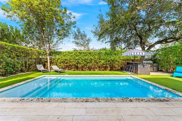 8611 Arboretum Lane, Miami, FL 33138
