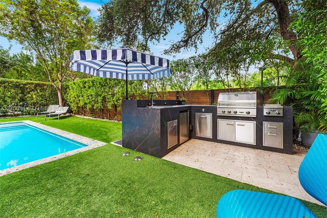 8611 Arboretum Lane, Miami, FL 33138
