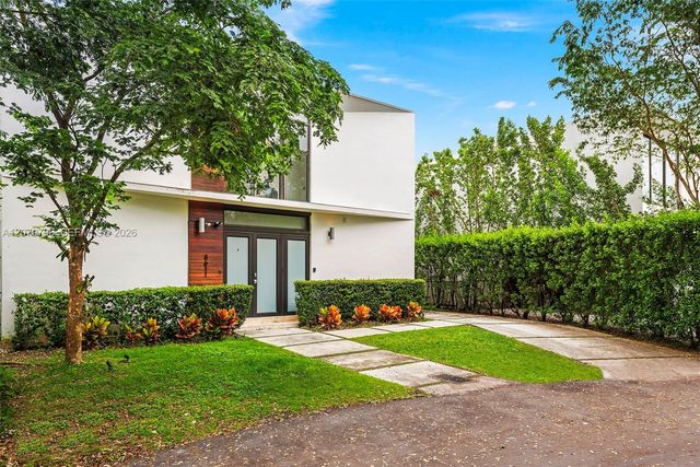 8611 Arboretum Lane, Miami, FL 33138