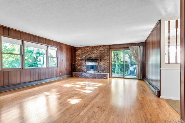 12 Violet Road, Bayville, NY 11709