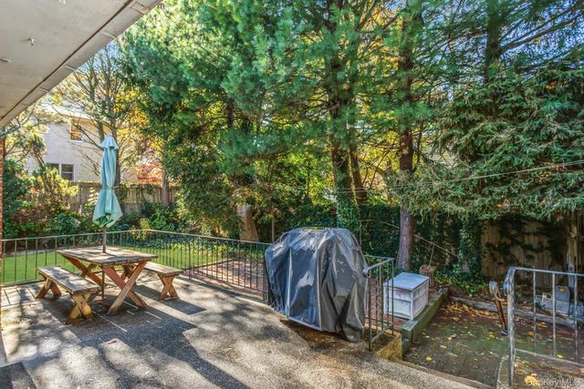 12 Violet Road, Bayville, NY 11709