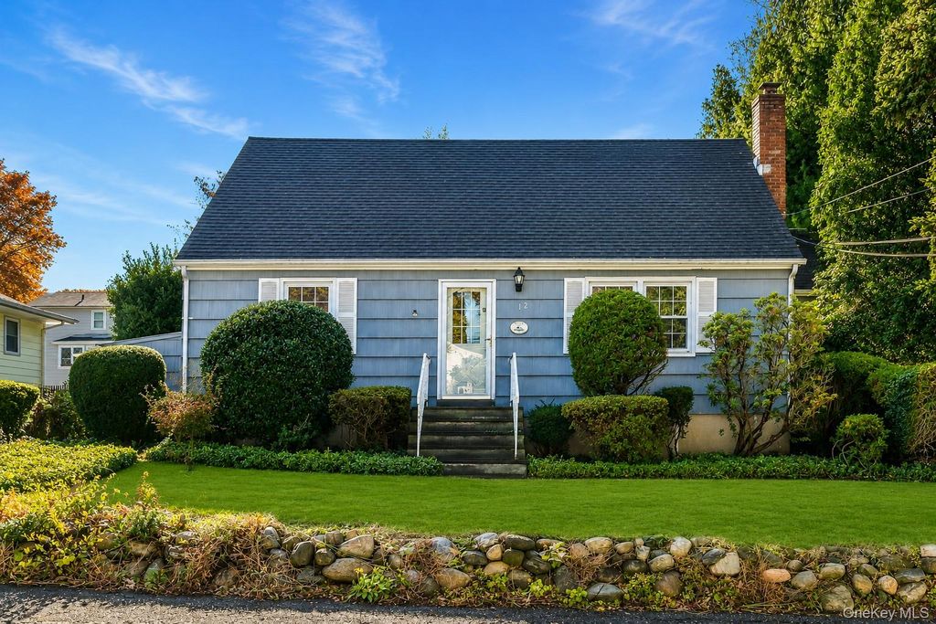 12 Violet Road, Bayville, NY 11709