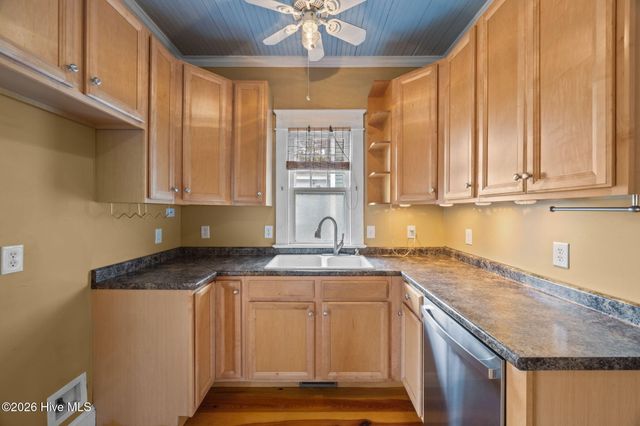 1614 Spencer Avenue, New Bern, NC 28560