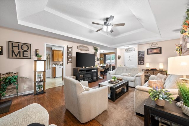 609 Corinth Ct, Clarksville, TN 37040