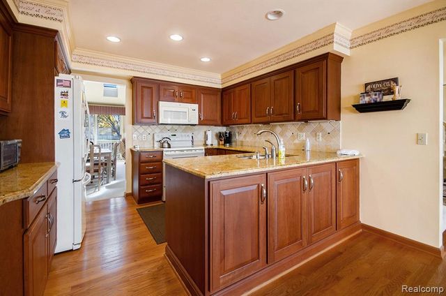 43053 W Kirkwood Drive 30, Clinton Township, MI 48038