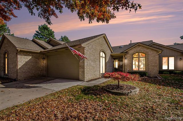 43053 W Kirkwood Drive 30, Clinton Township, MI 48038