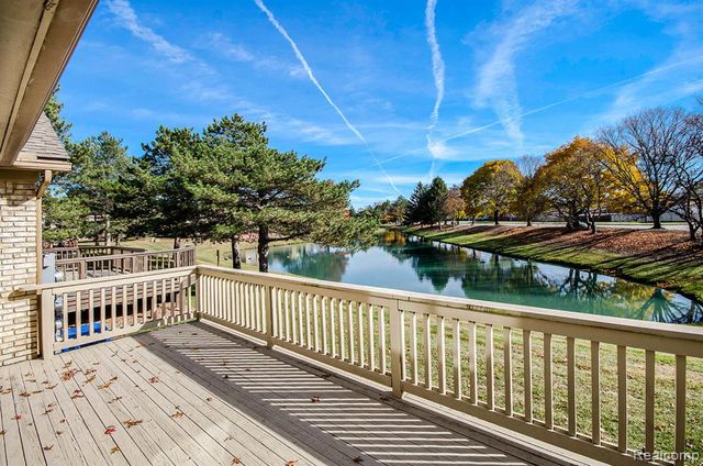 43053 W Kirkwood Drive 30, Clinton Township, MI 48038