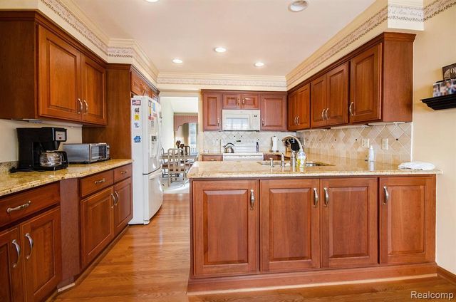 43053 W Kirkwood Drive 30, Clinton Township, MI 48038