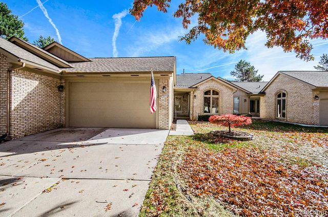 43053 W Kirkwood Drive 30, Clinton Township, MI 48038