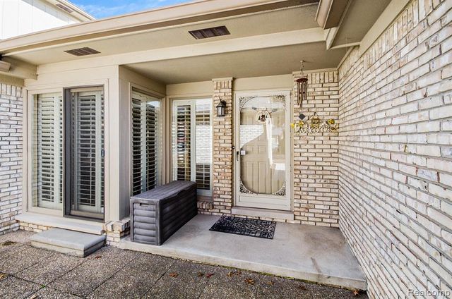 43053 W Kirkwood Drive 30, Clinton Township, MI 48038