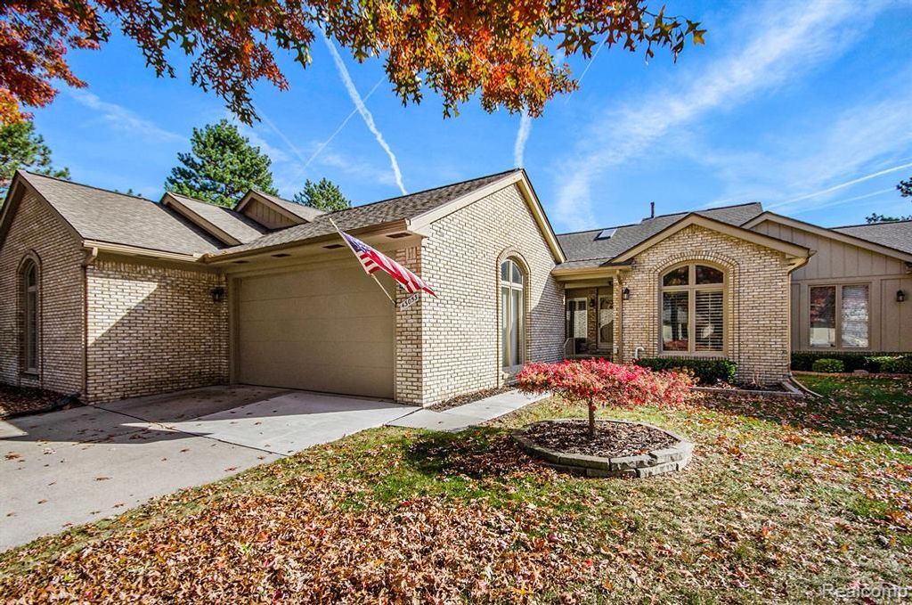 43053 W Kirkwood Drive 30, Clinton Township, MI 48038