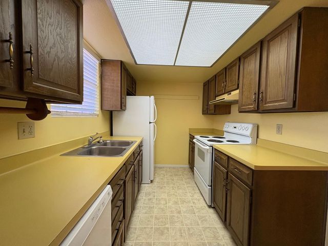 64 W Brown Road, Mesa, AZ 85201