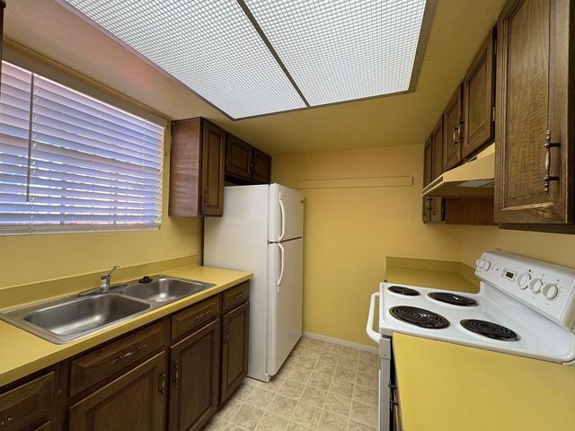 64 W Brown Road, Mesa, AZ 85201