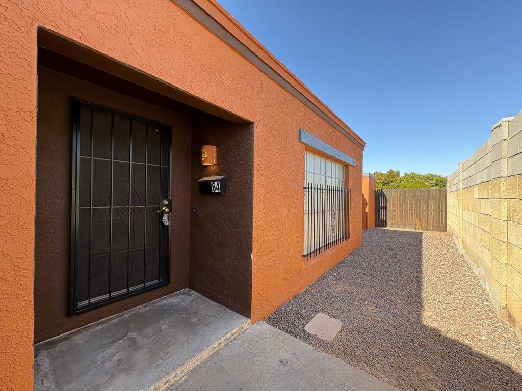 64 W Brown Road, Mesa, AZ 85201
