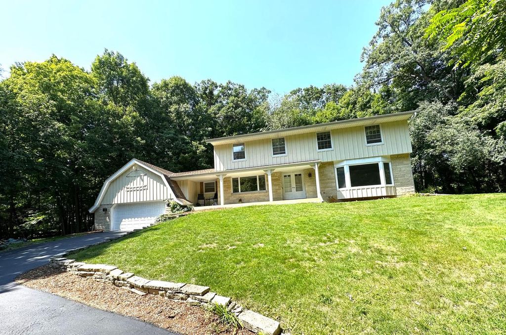 1325 Valley Ridge DRIVE, Brookfield, WI 53005