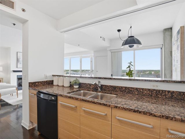 432 S Washington Avenue 905, Royal Oak, MI 48067