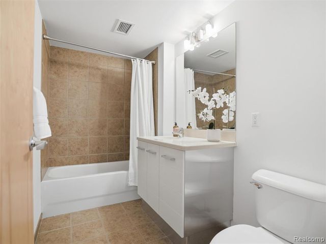 432 S Washington Avenue 905, Royal Oak, MI 48067