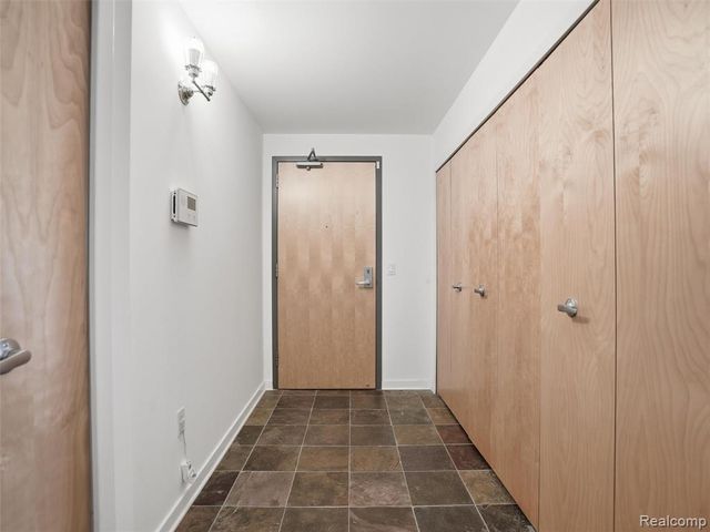 432 S Washington Avenue 905, Royal Oak, MI 48067