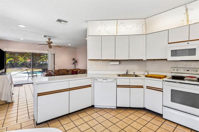 9792 Majorca Place, Boca Raton, FL 33434