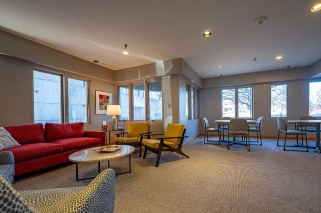 3930 Grand Avenue 306, Des Moines, IA 50312