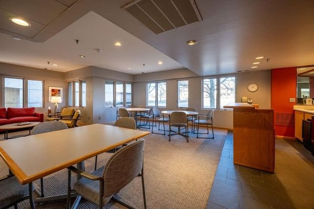 3930 Grand Avenue 306, Des Moines, IA 50312