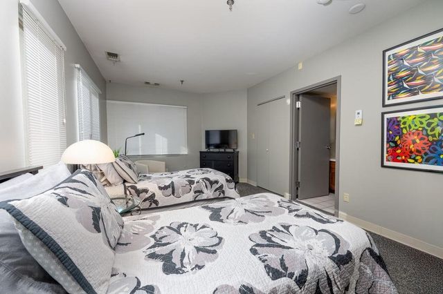 3930 Grand Avenue 306, Des Moines, IA 50312