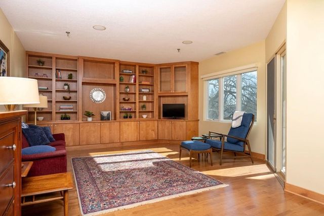 3930 Grand Avenue 306, Des Moines, IA 50312