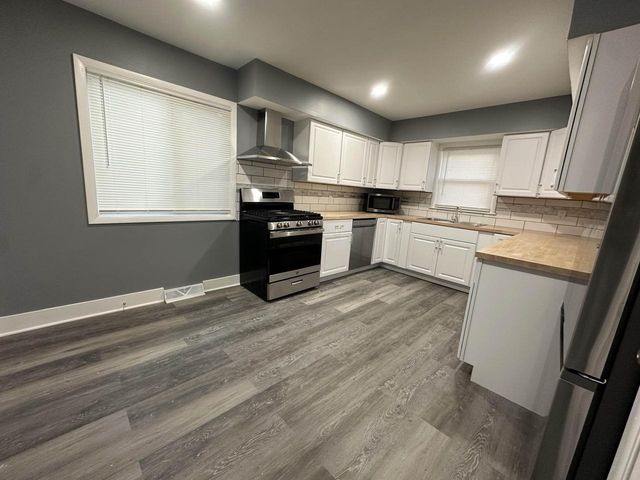 4875 N 53rd STREET, Milwaukee, WI 53218