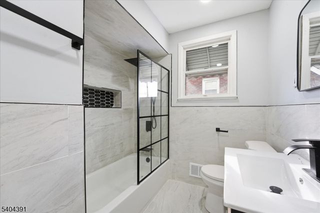 35 Montclair Ave, Clifton City, NJ 07011