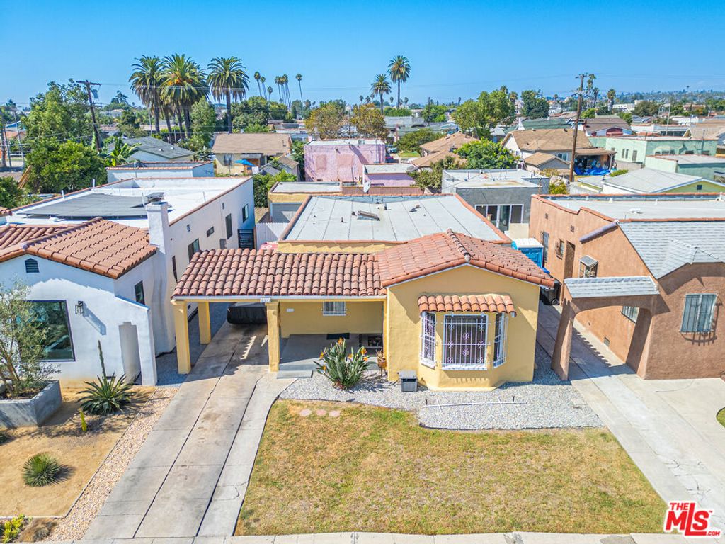 Image 1 of property listing at 6327 5th Avenue, Los Angeles, CA 90043