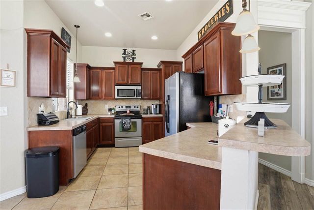 205 NW Cherry Ave, Cache, OK 73527