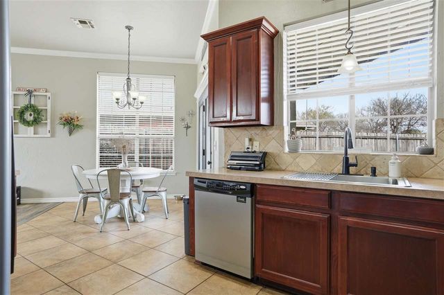 205 NW Cherry Ave, Cache, OK 73527