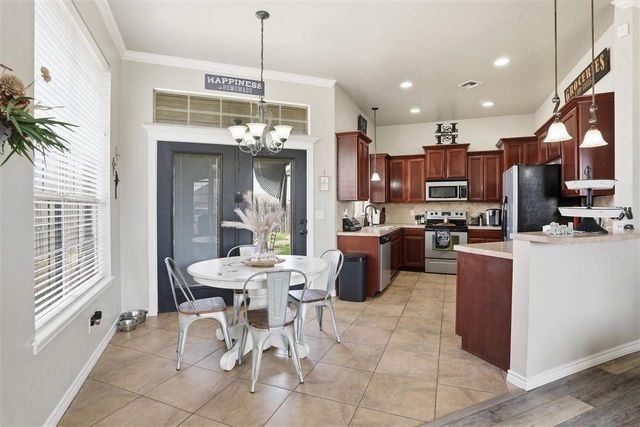 205 NW Cherry Ave, Cache, OK 73527