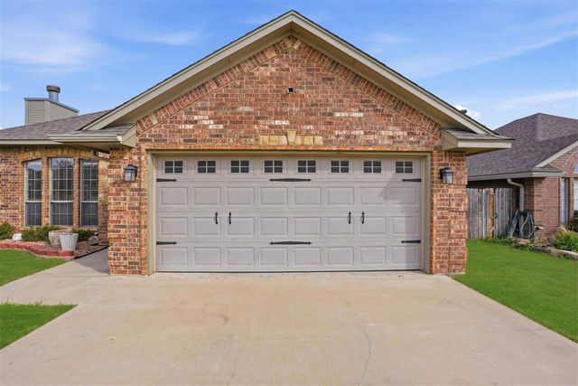 205 NW Cherry Ave, Cache, OK 73527