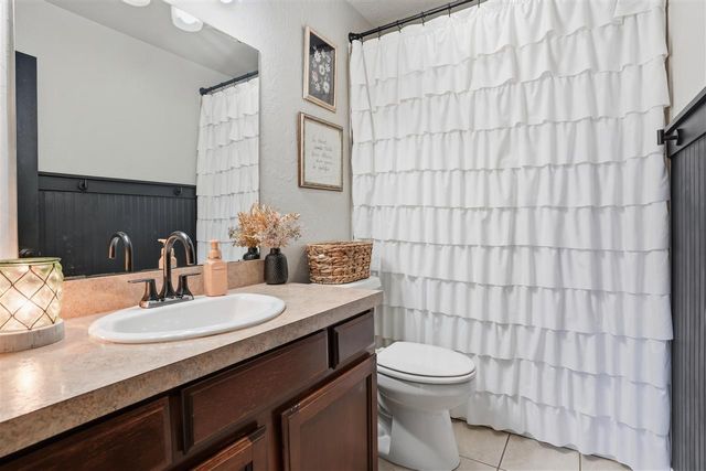 205 NW Cherry Ave, Cache, OK 73527