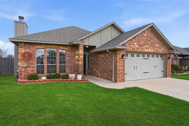 205 NW Cherry Ave, Cache, OK 73527