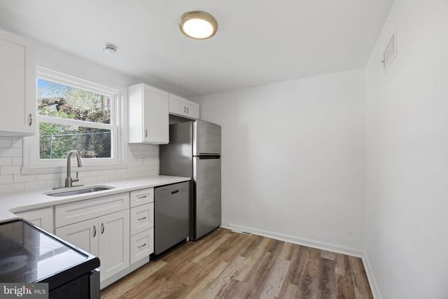 2110 DELMAR DR, Folcroft, PA 19032