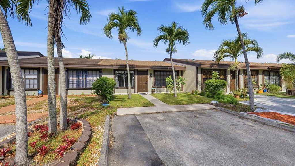 2260 Plum Court, Pembroke Pines, FL 33026