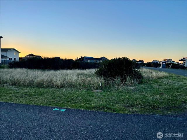 1471 Trade Wind Avenue SW, Ocean Shores, WA 98569